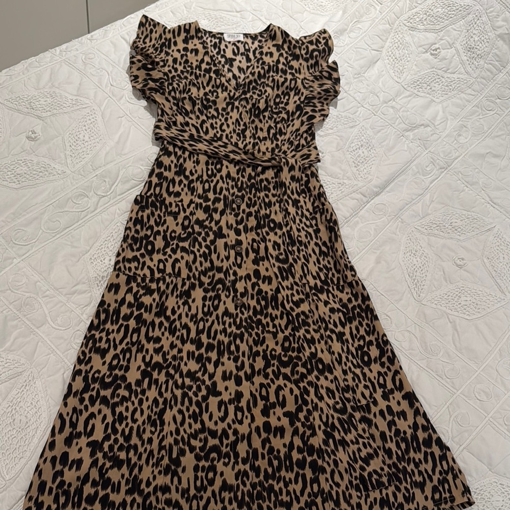 Women XS Leopard Print Dress button down with pockets on the front & strap